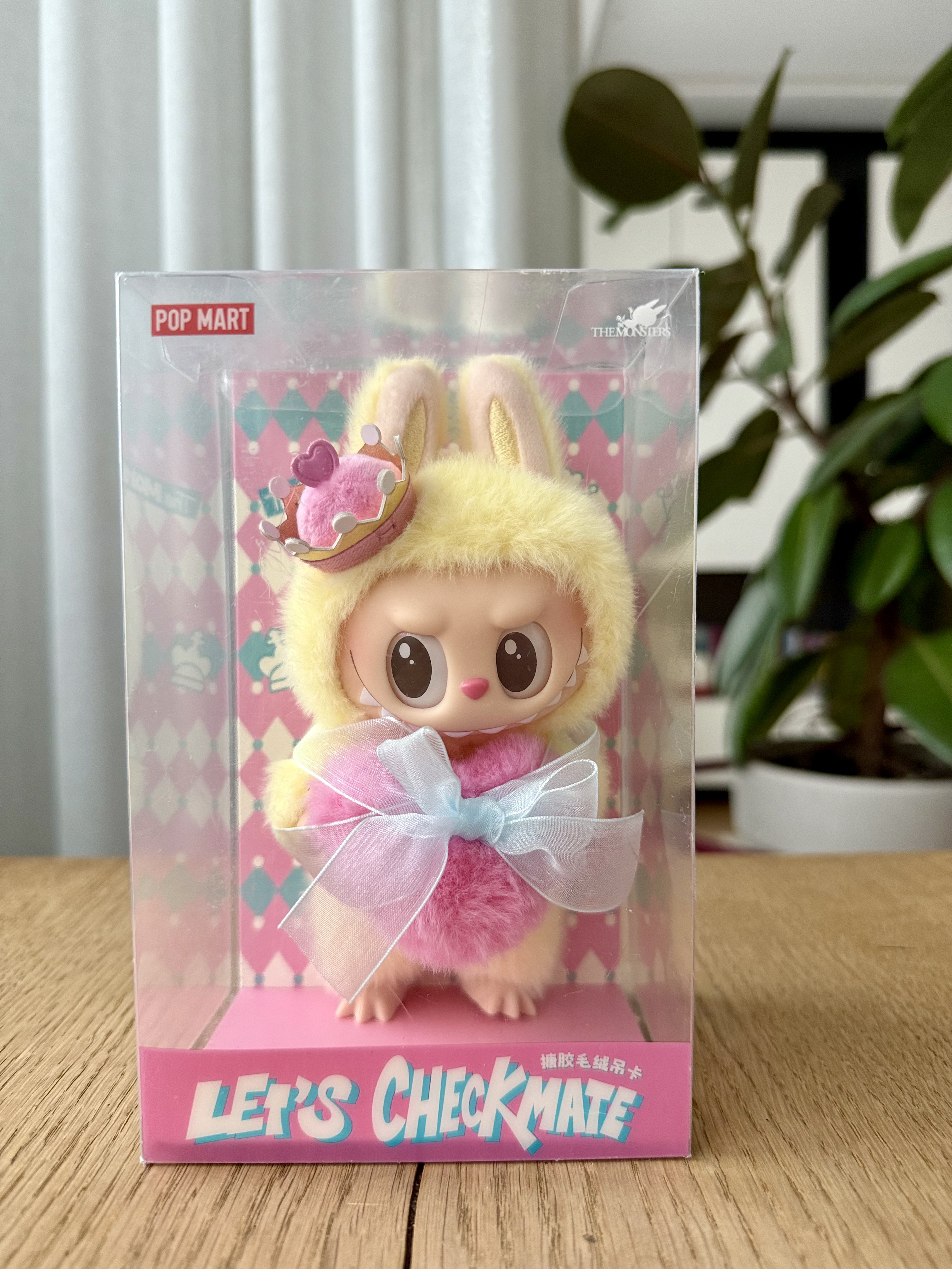 POP MART Labubu Let’s Check Mate Queen - brelok